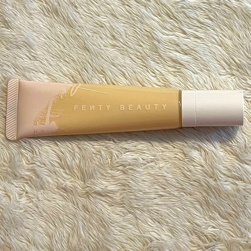 Never Used Fenty Beauty Hydrating Longwear Foundation in 105